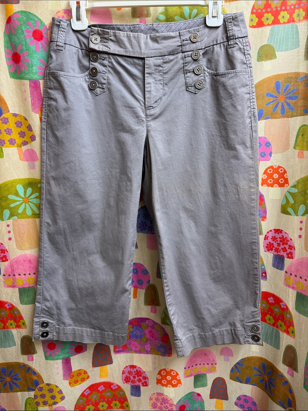 Style & Co. Gray Button-Accent Capris. 6P